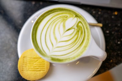 Matcha, chicorei en golden milk vervangen je koffie