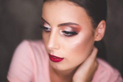 Deze make-up trend doet alsof hij er niet is