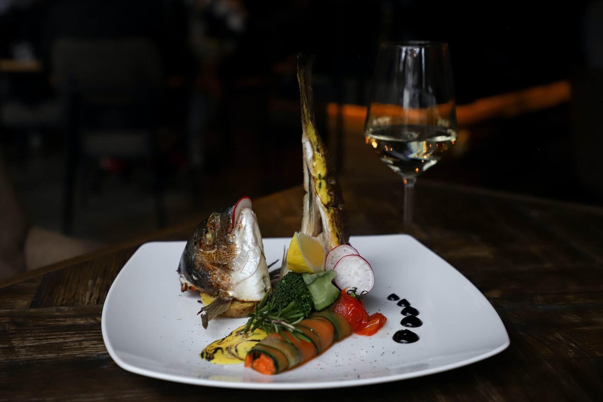 Zo kun je de wijn perfect combineren met je visgerecht!